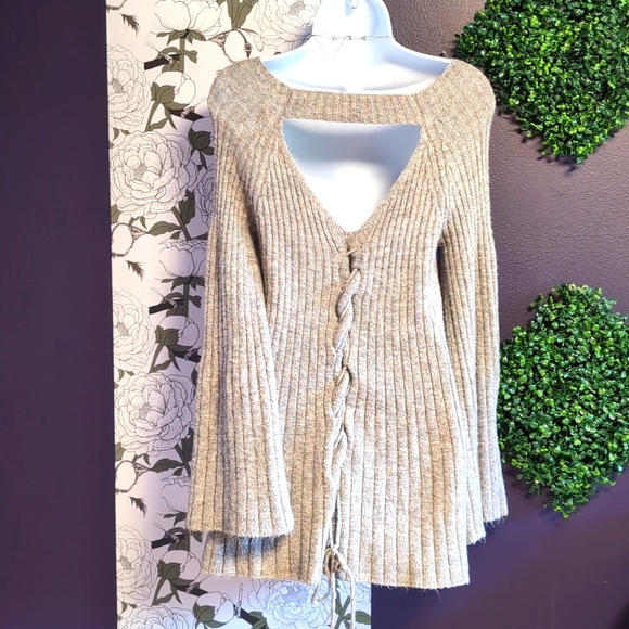 Amazing Lauren Conrad Open Back Threaded Sweater - Picture 3 of 6
